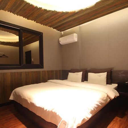 French Code Hotel ČČchangwon Exteriér fotografie