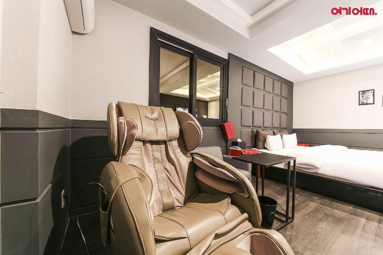 French Code Hotel ČČchangwon Exteriér fotografie