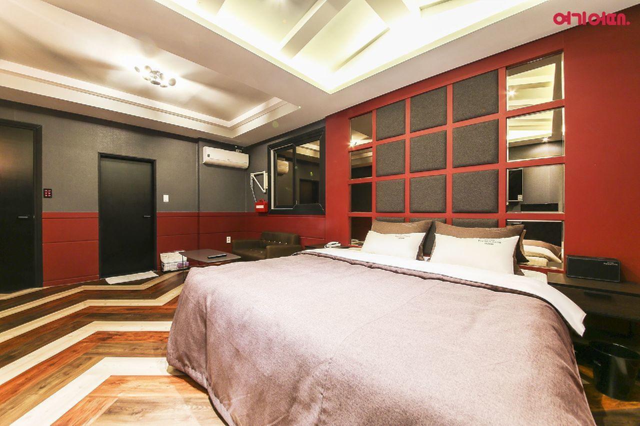 French Code Hotel ČČchangwon Exteriér fotografie