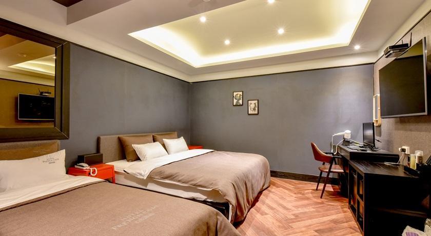 French Code Hotel ČČchangwon Exteriér fotografie