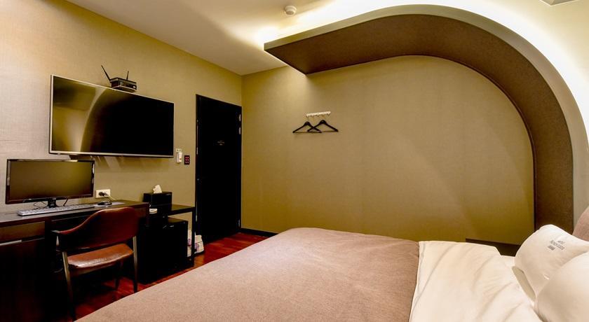 French Code Hotel ČČchangwon Exteriér fotografie