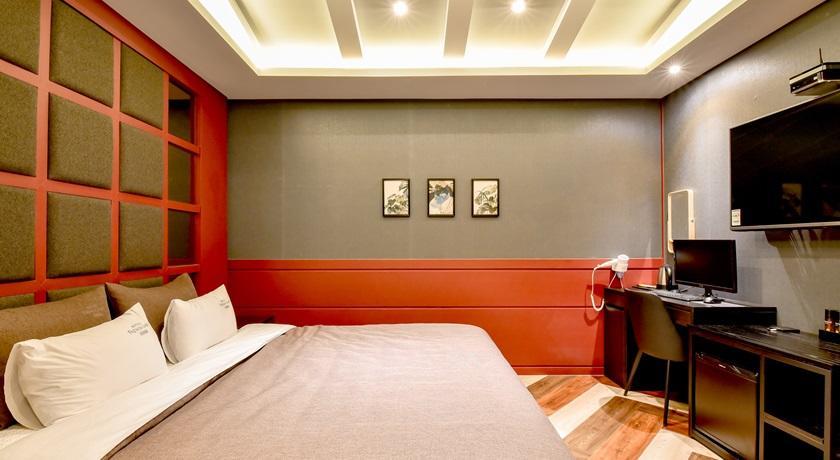French Code Hotel ČČchangwon Exteriér fotografie