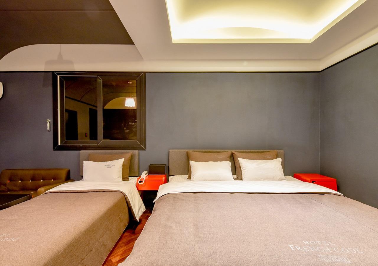 French Code Hotel ČČchangwon Exteriér fotografie