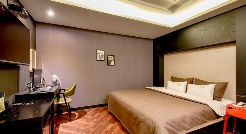 French Code Hotel ČČchangwon Exteriér fotografie