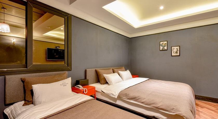French Code Hotel ČČchangwon Exteriér fotografie
