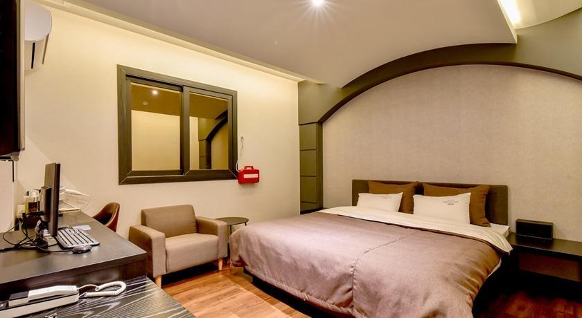 French Code Hotel ČČchangwon Exteriér fotografie