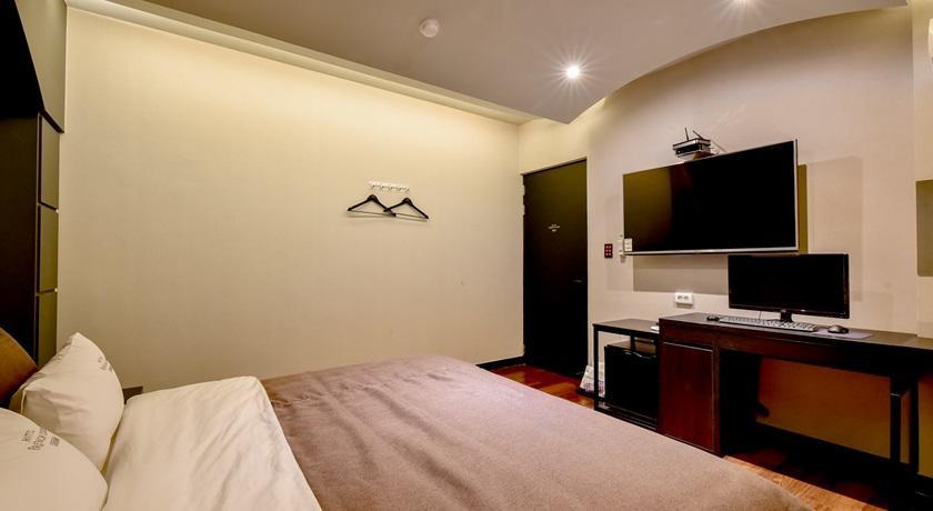 French Code Hotel ČČchangwon Exteriér fotografie