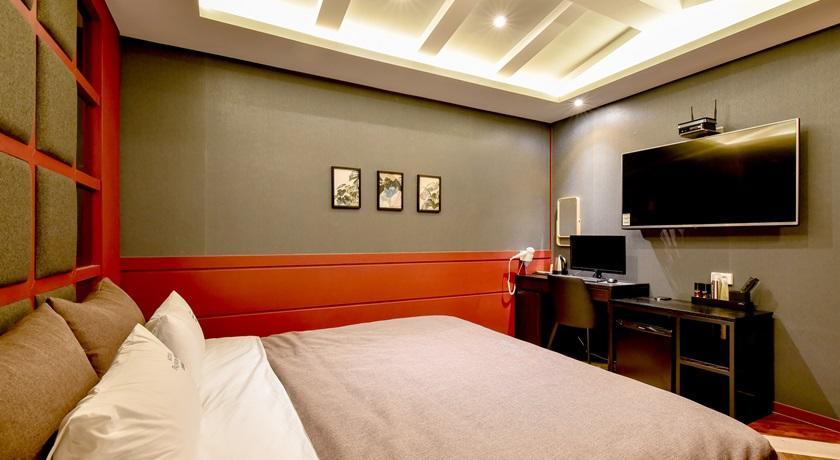 French Code Hotel ČČchangwon Exteriér fotografie