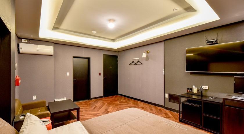French Code Hotel ČČchangwon Exteriér fotografie