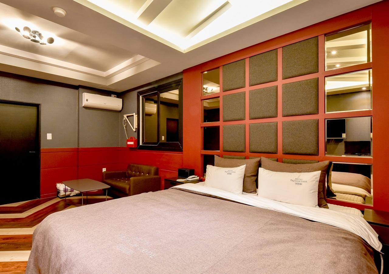 French Code Hotel ČČchangwon Exteriér fotografie