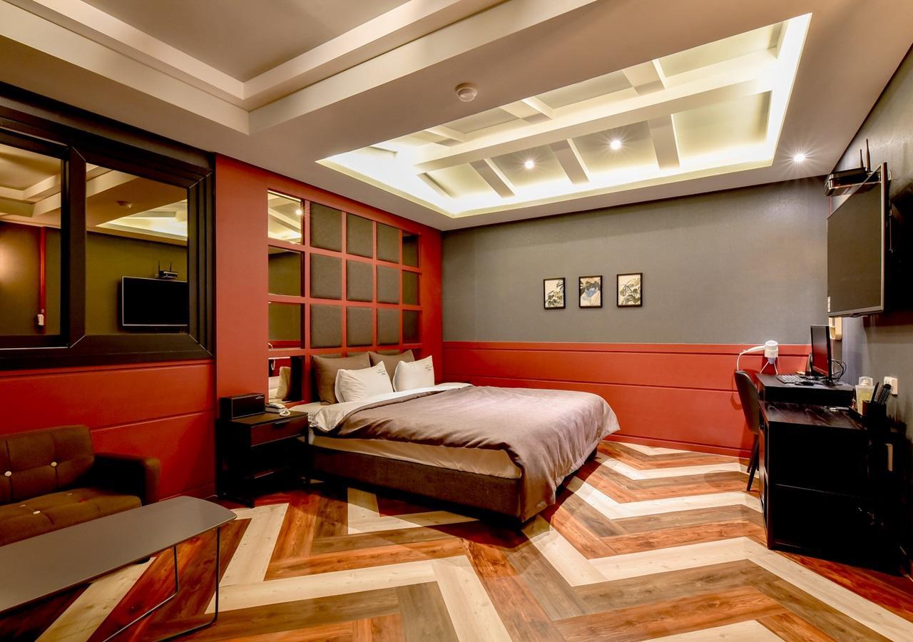French Code Hotel ČČchangwon Exteriér fotografie