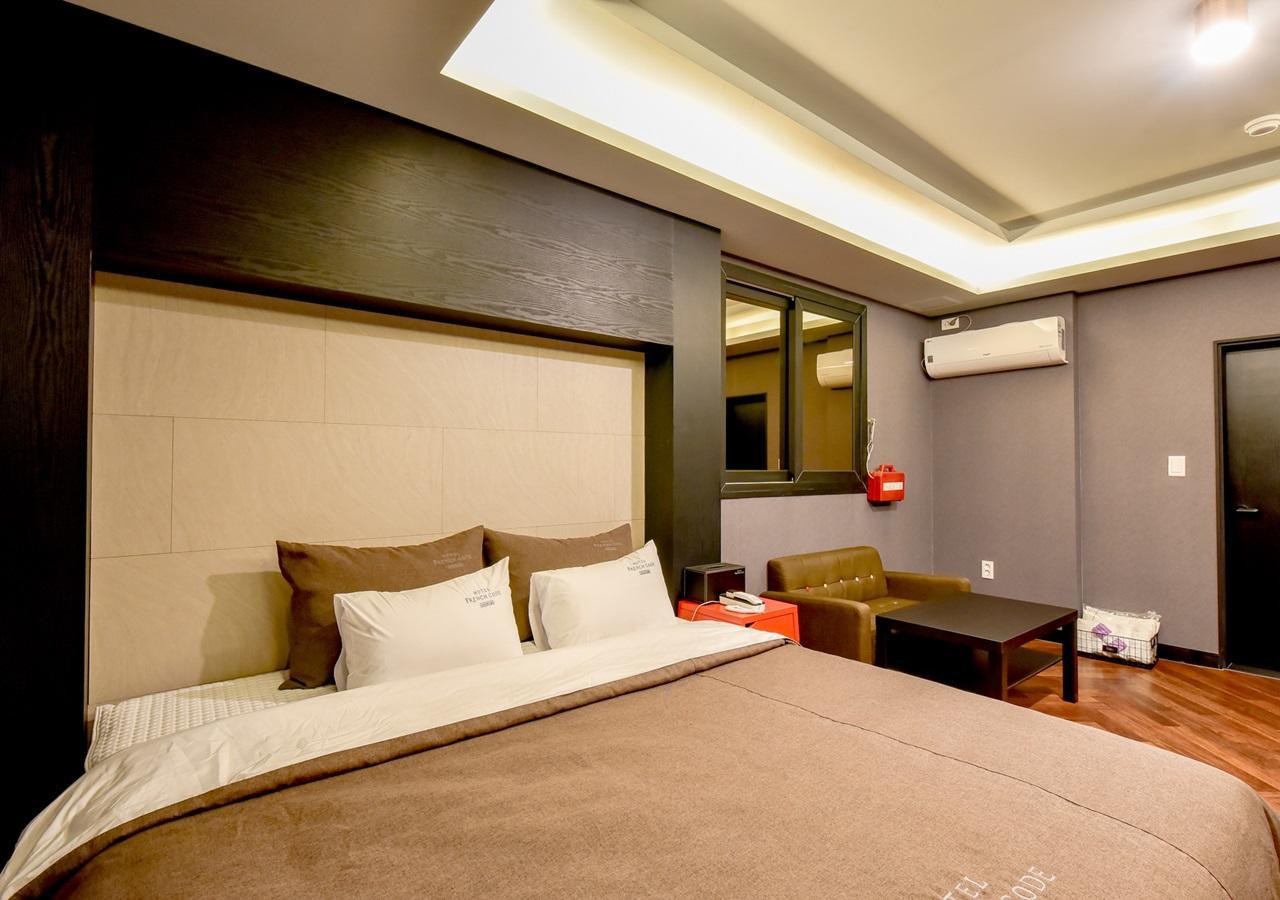 French Code Hotel ČČchangwon Exteriér fotografie