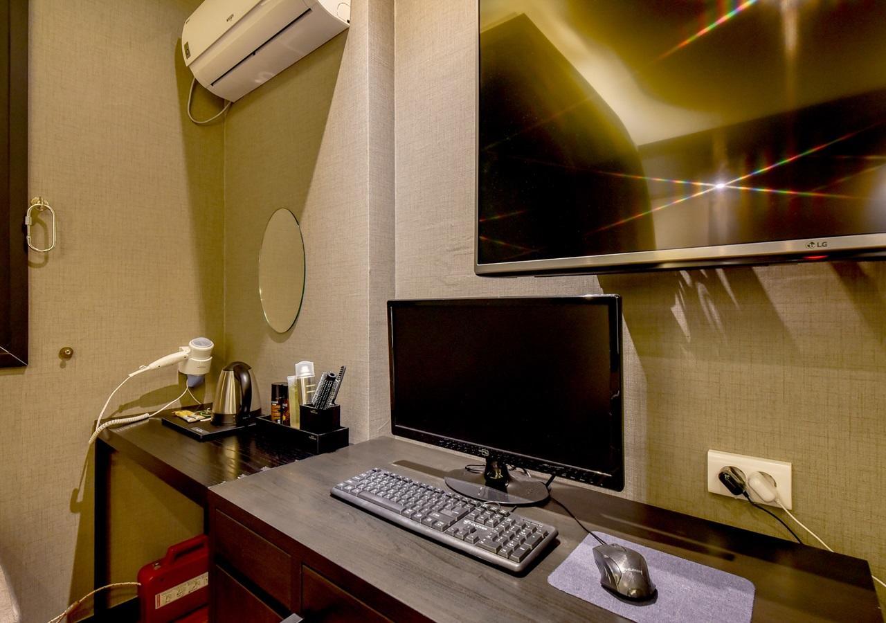 French Code Hotel ČČchangwon Exteriér fotografie