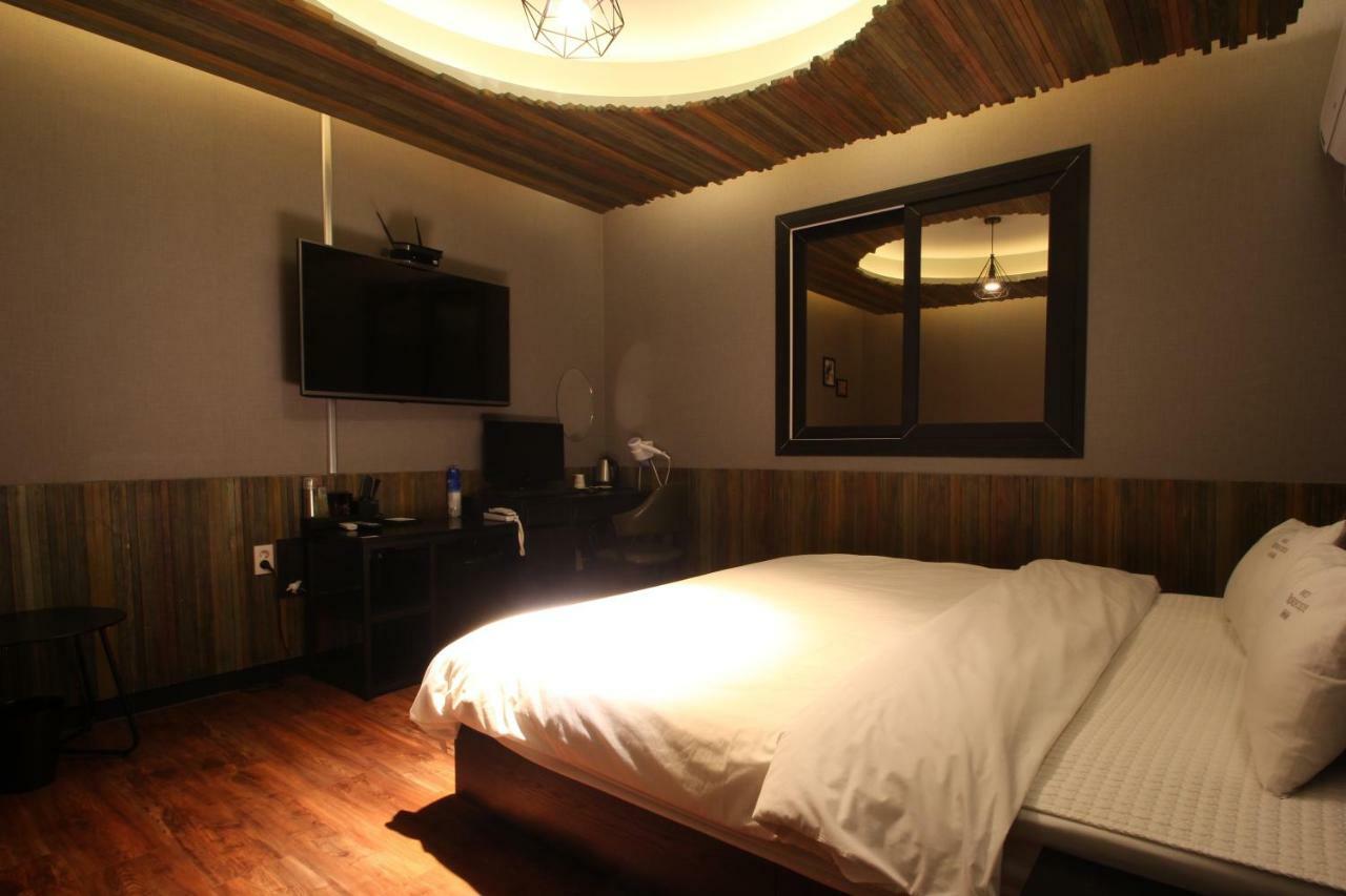 French Code Hotel ČČchangwon Exteriér fotografie
