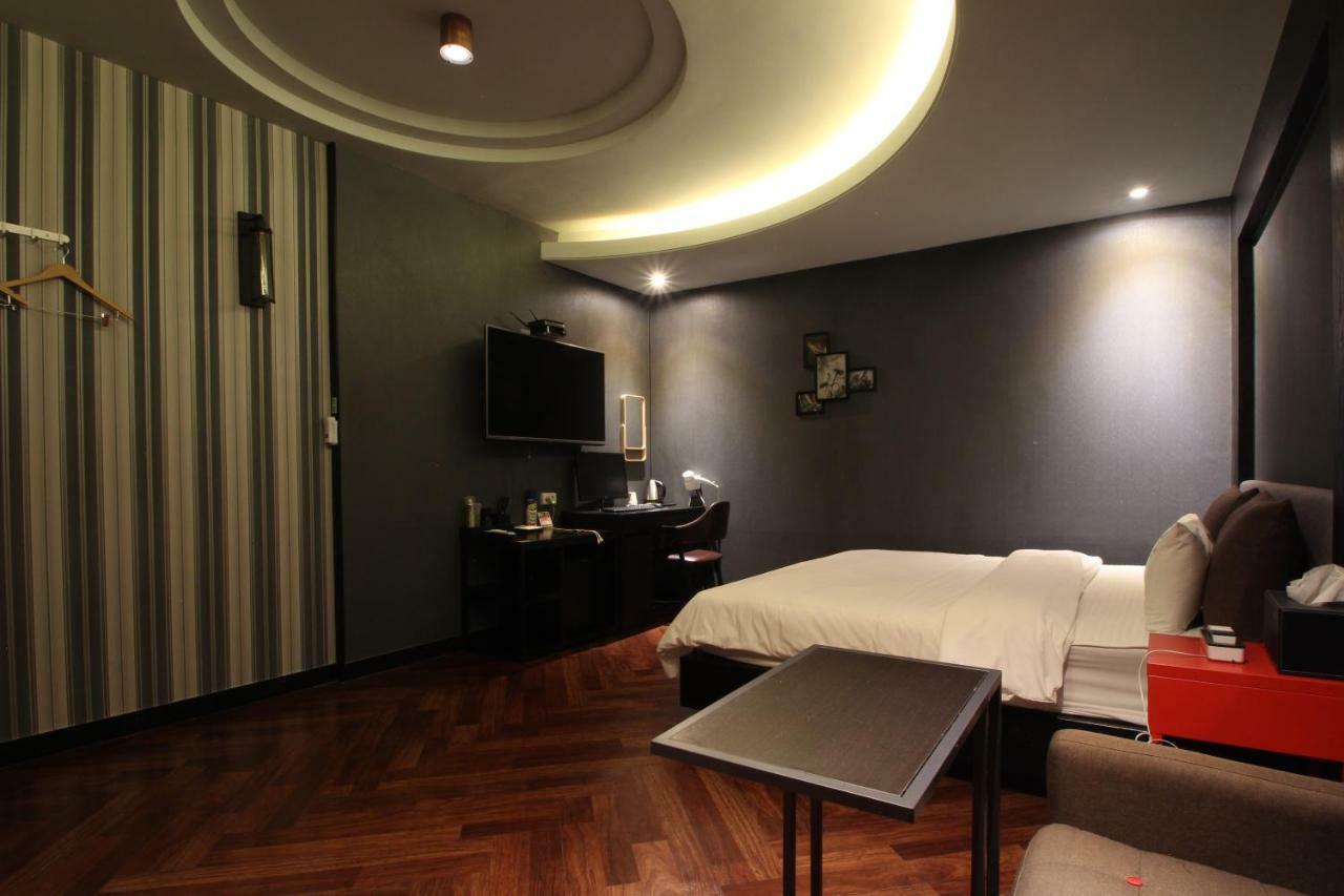 French Code Hotel ČČchangwon Exteriér fotografie