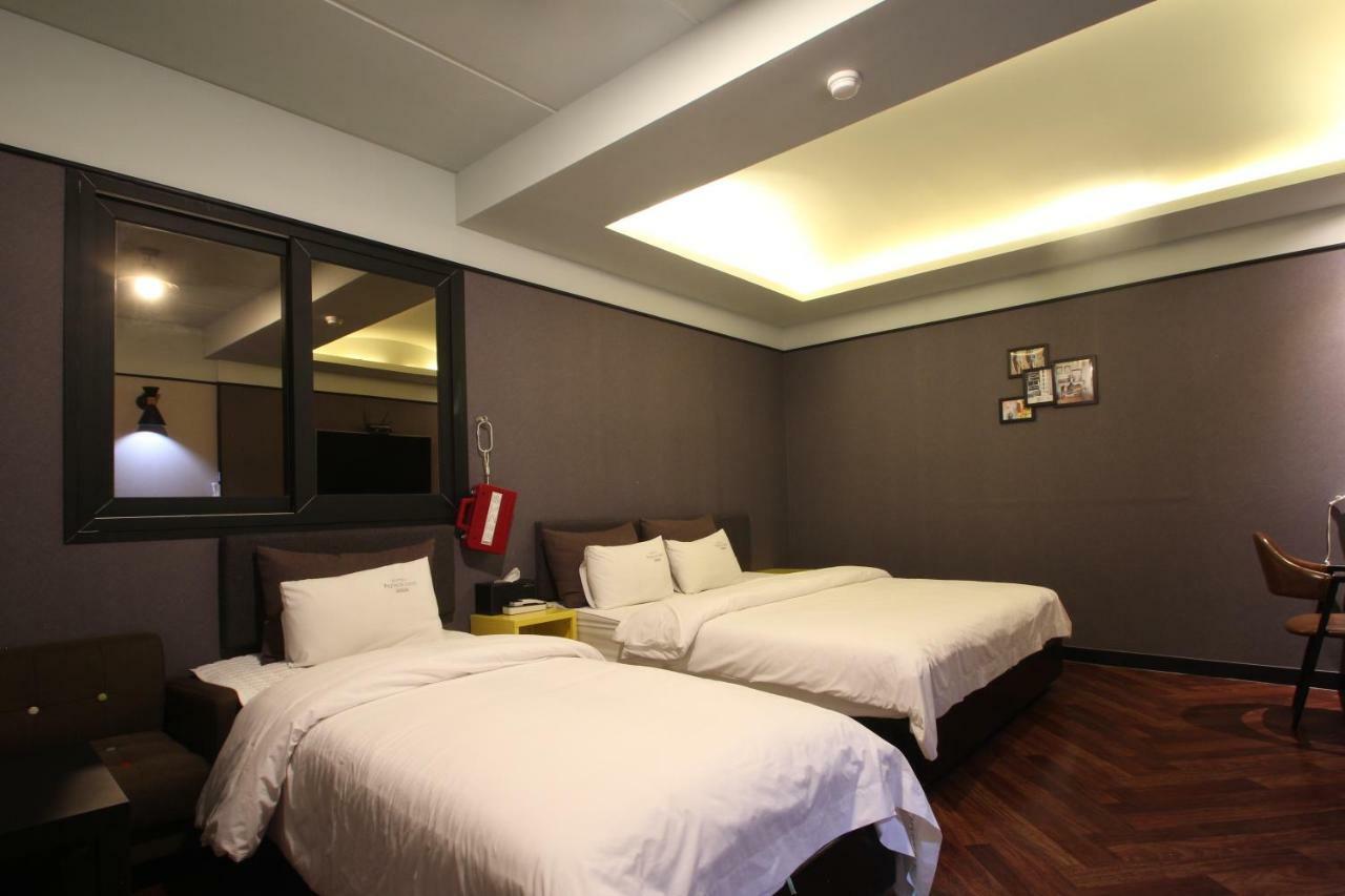 French Code Hotel ČČchangwon Exteriér fotografie