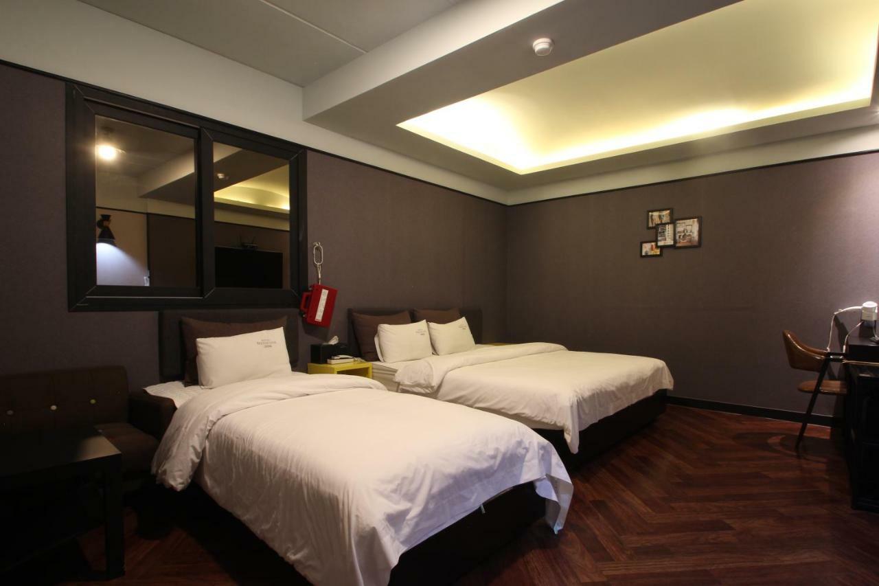 French Code Hotel ČČchangwon Exteriér fotografie