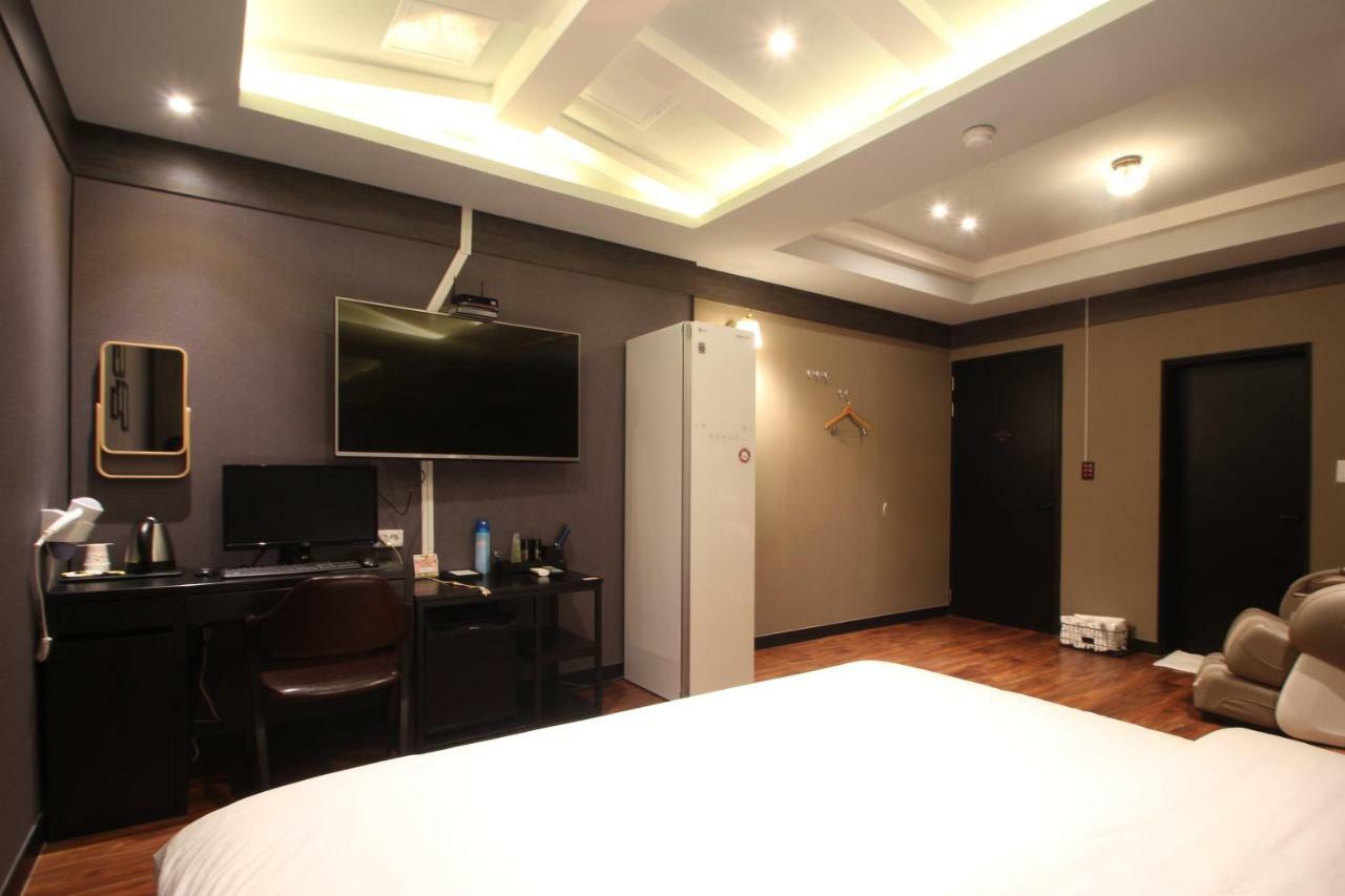 French Code Hotel ČČchangwon Exteriér fotografie