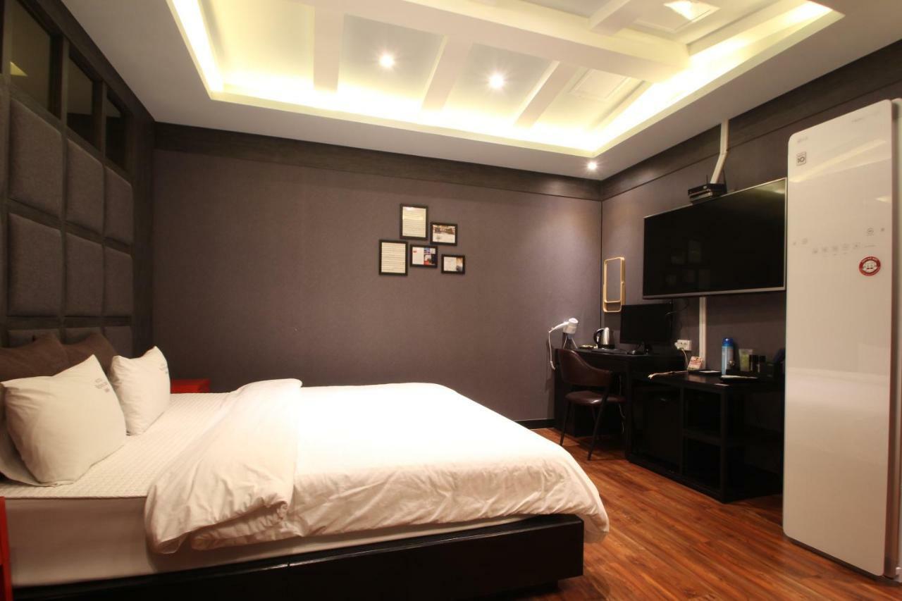 French Code Hotel ČČchangwon Exteriér fotografie