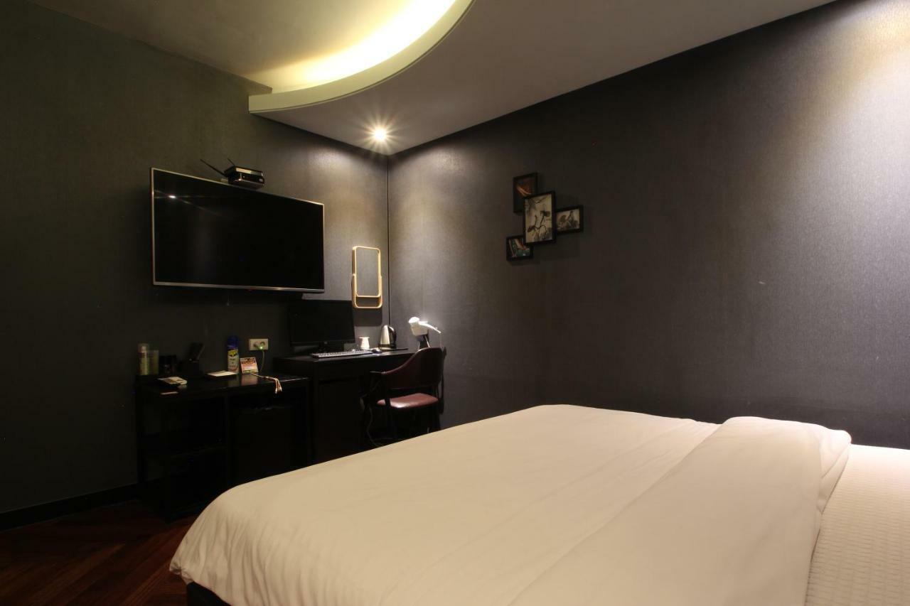 French Code Hotel ČČchangwon Exteriér fotografie