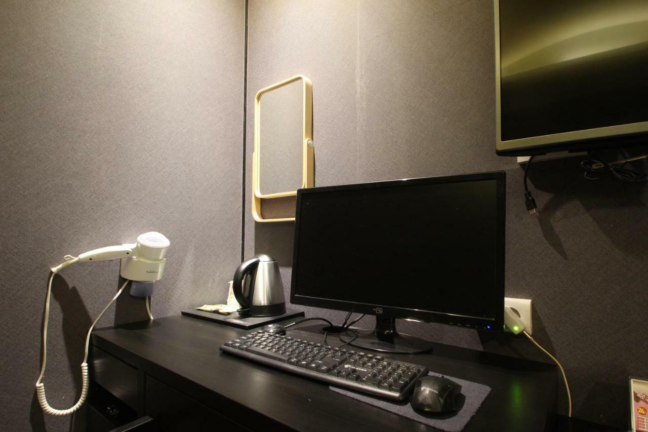 French Code Hotel ČČchangwon Exteriér fotografie