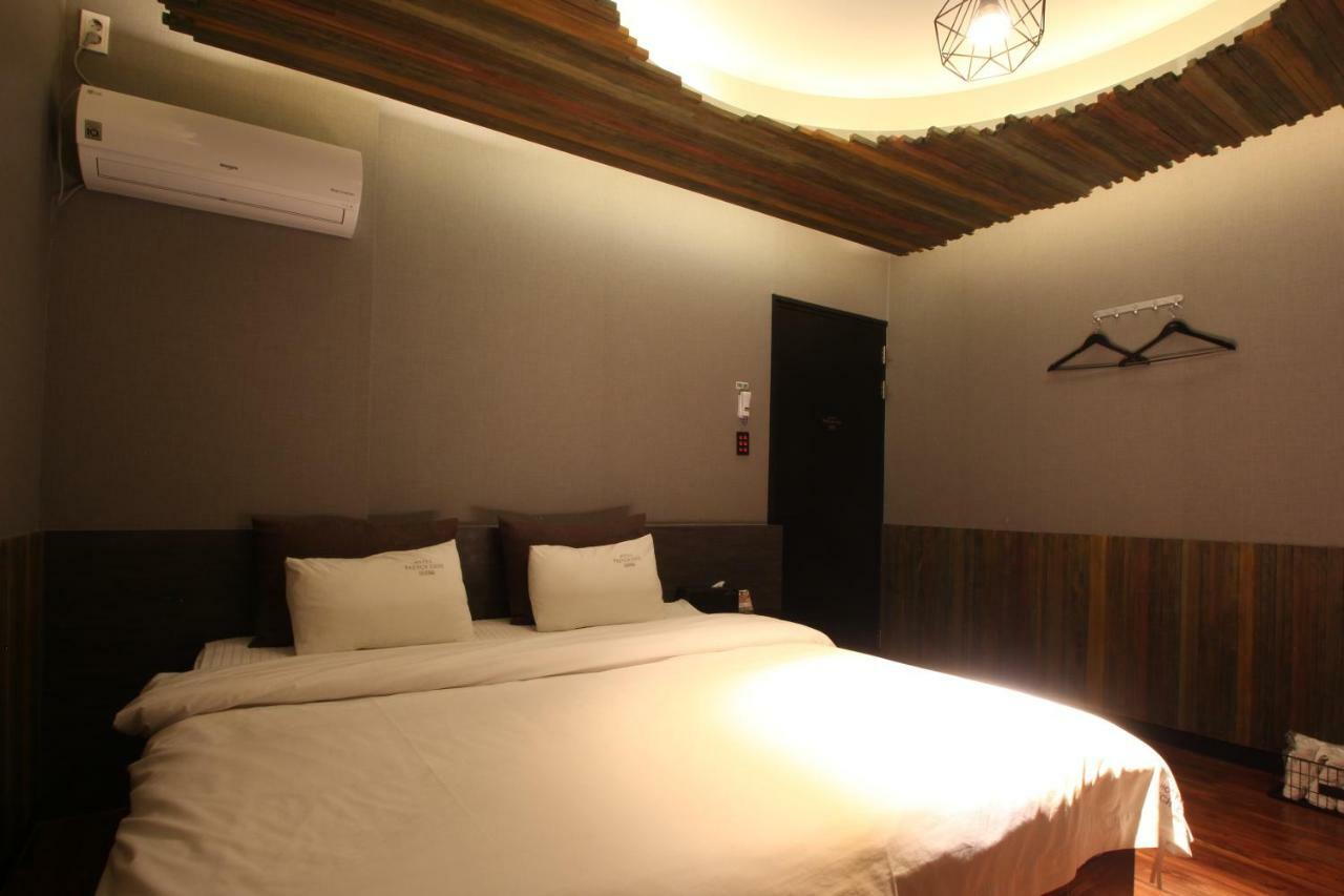 French Code Hotel ČČchangwon Exteriér fotografie