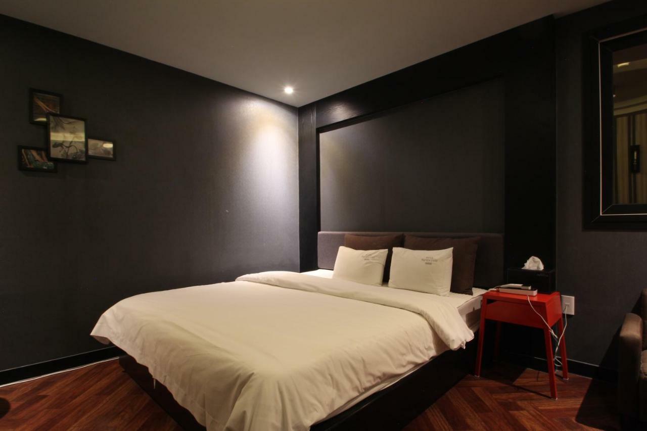 French Code Hotel ČČchangwon Exteriér fotografie