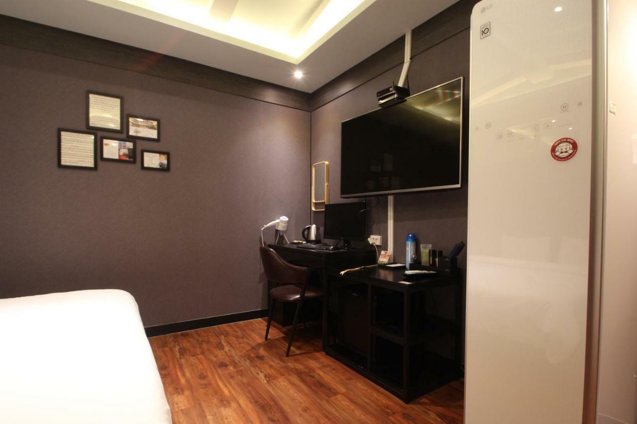 French Code Hotel ČČchangwon Exteriér fotografie